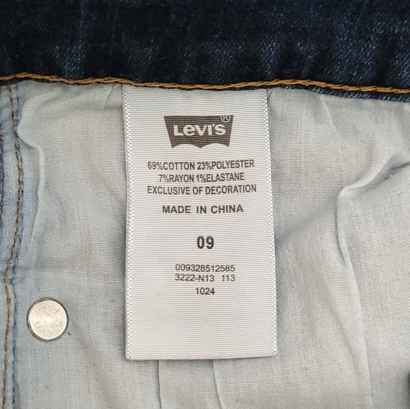 Levi's Dark Wash Bermuda Jeans Shorts, Size 9 - Picture 4 of 4